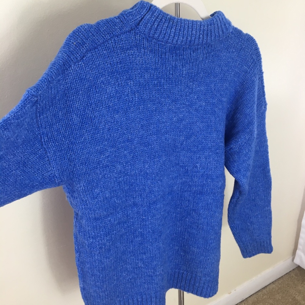 NWT oversized blue sweater - Picture 9 of 10